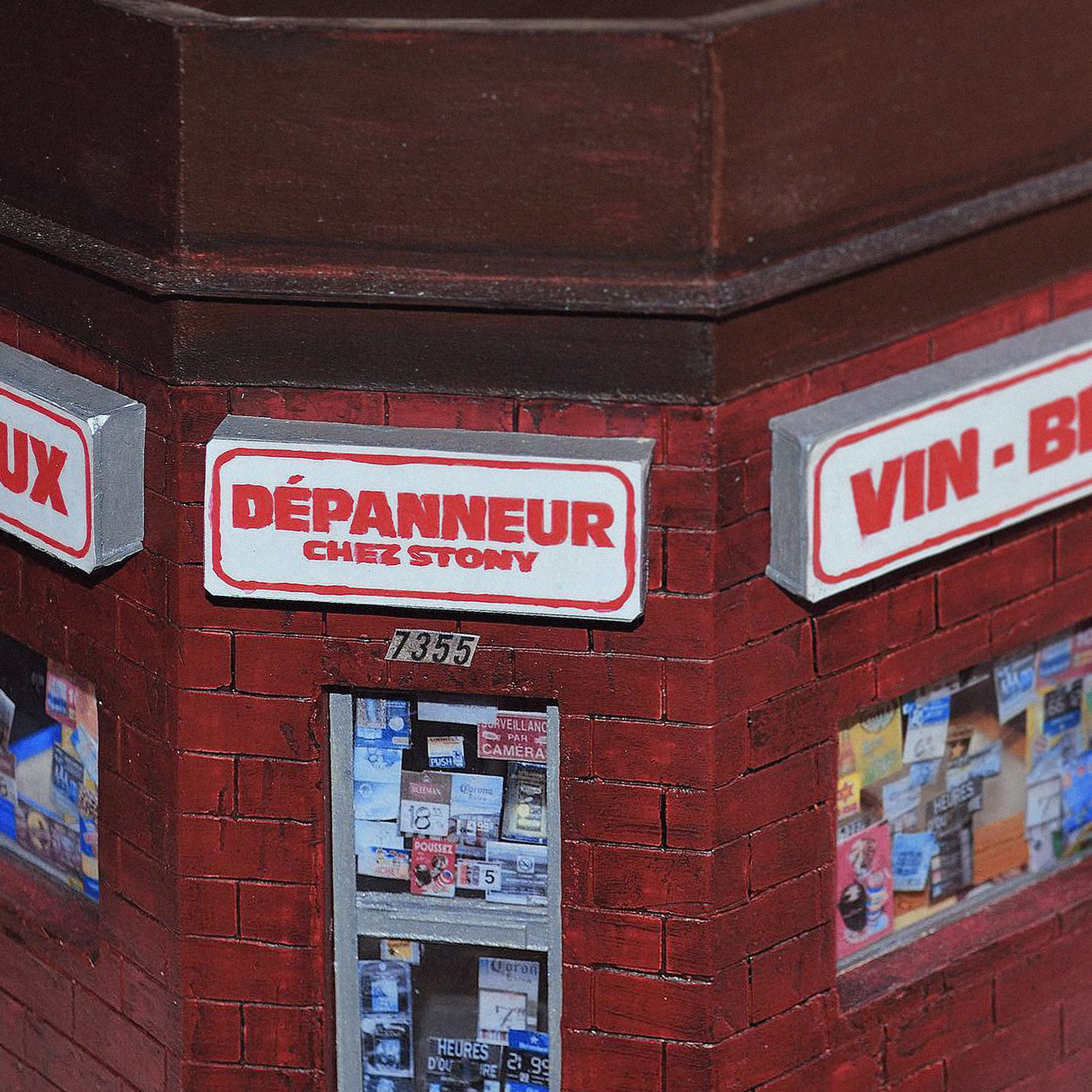 Chez Stony — reproduction miniature du dépanneur, visuel 3